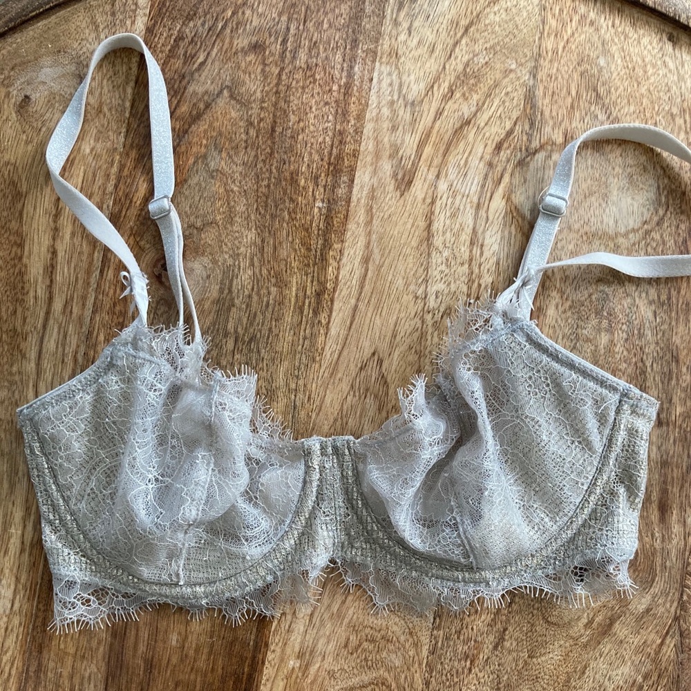 NWT VS Unlined Pushup Bra